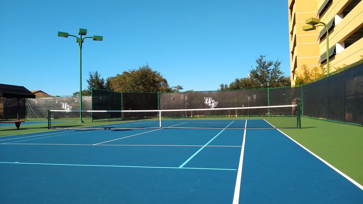 UCFadmissions's tweet photo. Fancy a game of tennis? The Recreation and Wellness Center has nine tennis courts where #UCF Knights can hone their skills! Sounds like a great way to have a ball! #ExploreUCF https://t.co/eqkjQNBuha