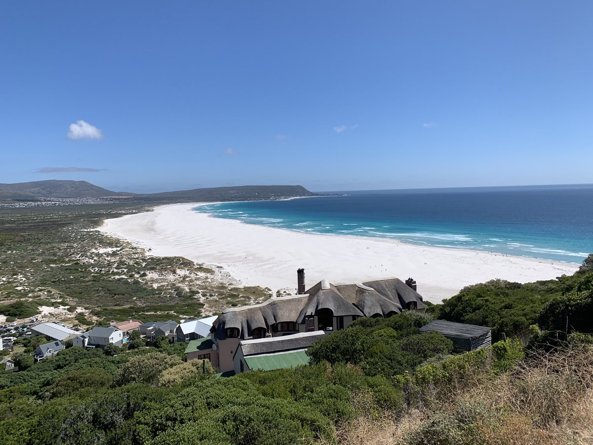 ArgentumFox's tweet photo. Fantastisk strand på vägen tillbaka ifrån godahoppsudden. Populärt att hyra häst och rida längs stranden förstår vi, blir inget för min del! https://t.co/D9tWVEKPeu