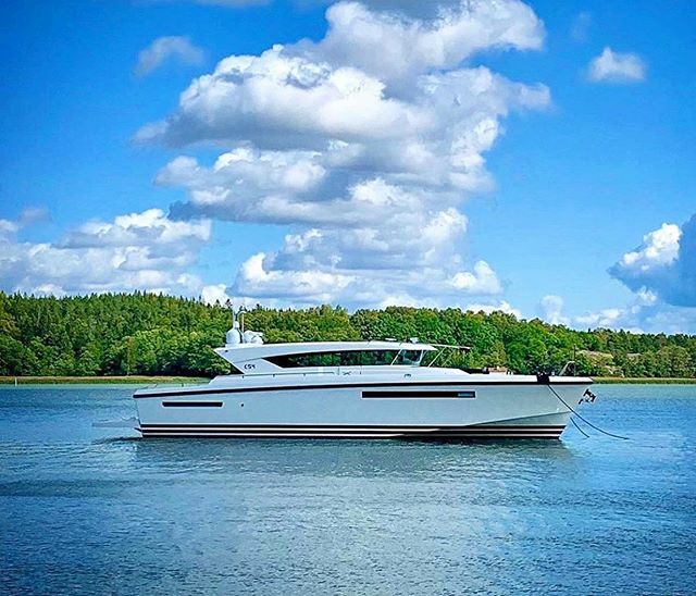 We love Delta Owner photos! The 54 Carbon is a perfect Owner Operator luxury sport yacht. #carbonfiberseries 📷: @m_y_pearl