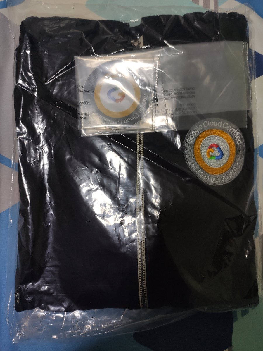 simplyjames's tweet photo. Nice swag from @googlecloud https://t.co/Iec58UyF4D