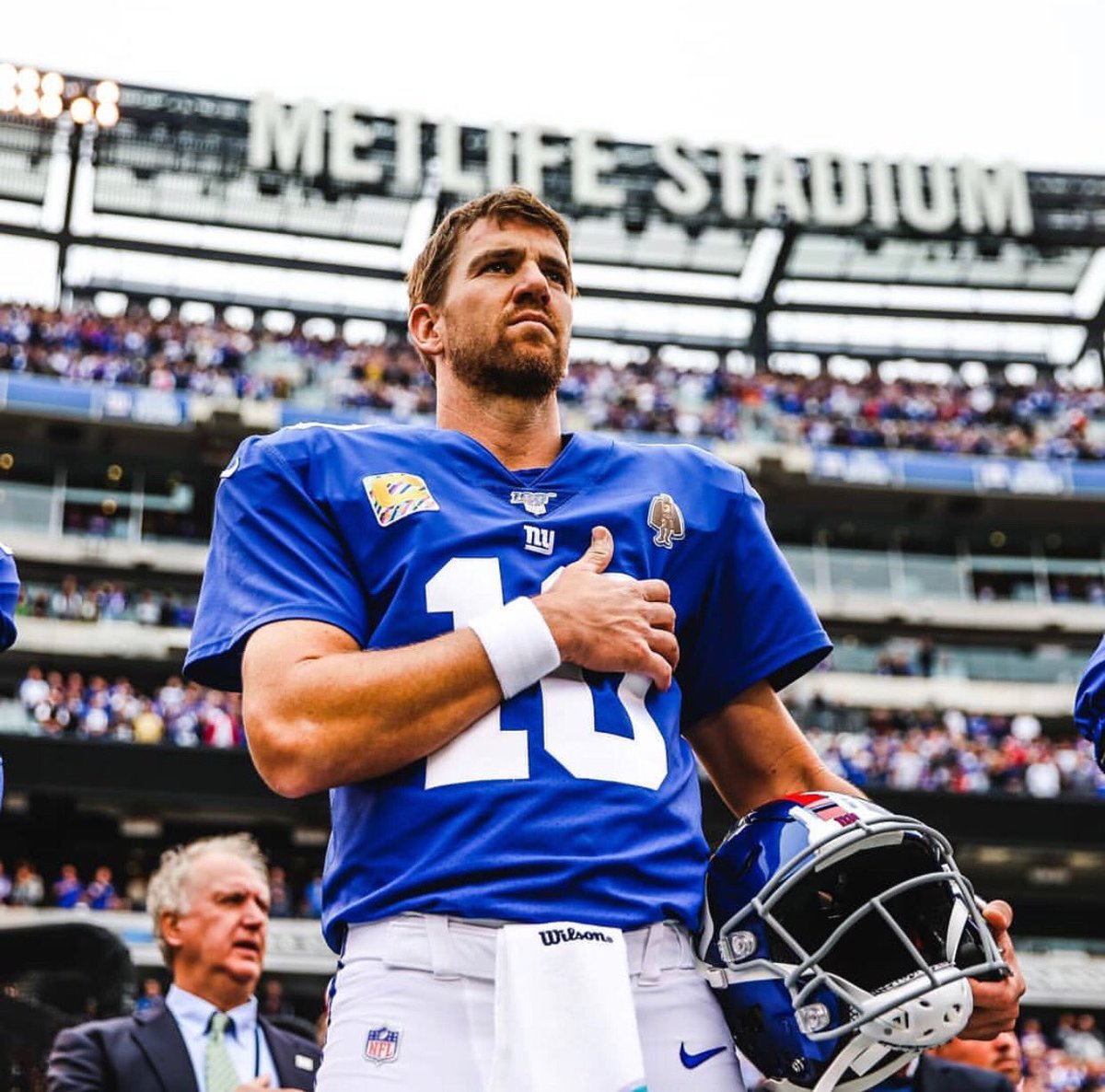TheBlueZonee's tweet photo. Happy 39th Birthday to Eli Manning!

•2X Super Bowl Champion 🏆 
•2X Super Bowl MVP ⭐️ 
•4X Pro Bowler🏅
•7th all time in passing yards🏈
•7th all time in passing TDs🎯

•𝗙𝘂𝘁𝘂𝗿𝗲 𝗛𝗮𝗹𝗹 𝗢𝗳 𝗙𝗮𝗺𝗲𝗿 🧥 

#GiantsPride | #HappyBirthdayEli https://t.co/VAxIvYTg6q