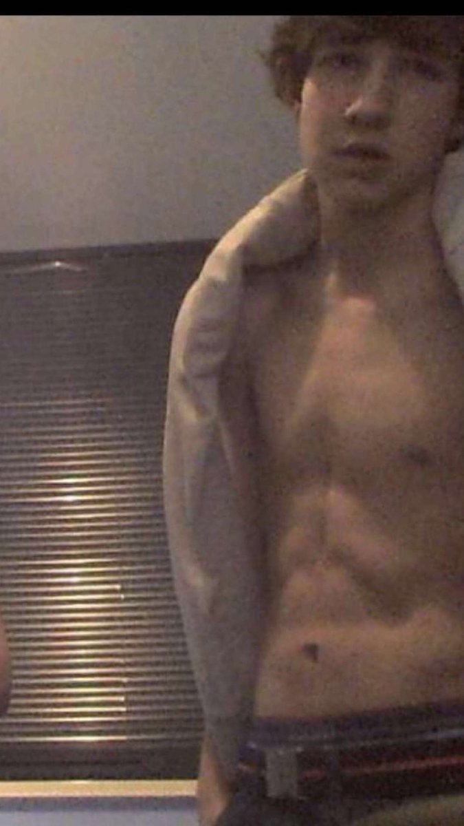 OHayss's tweet image. If I make a onlyfans who will subscribe?? 😏Just wanna get a rough number to work out if I’ll earn enough money to buy jamie a meal🤔 #imcockhungry #jamiesjusthungry