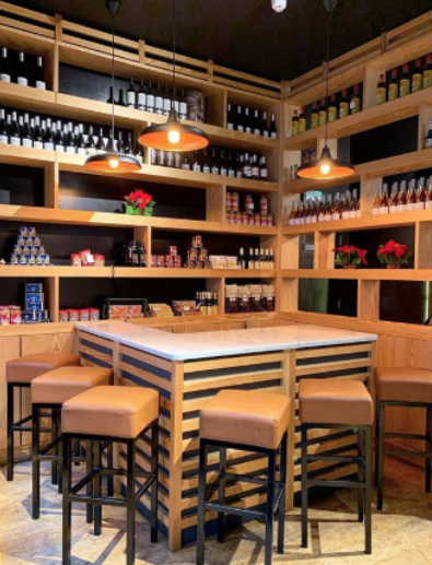 Whether you're swinging by for a drink or staying for a spread of your tapas dreams, be sure to stop by with your friends this weekend!

@taste4interiors

#LasBanderas #LondonTapas #TapasBarLondon