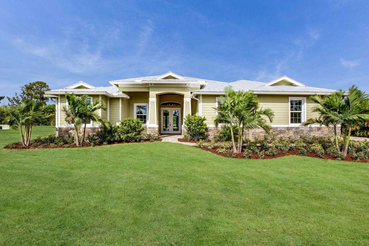 SynergyHomesFL's tweet photo. Check out this #customhome we recently built for a client! It is a Winston model that features the client's own design touches and style to make it a uniquely personal dream home.
#HouseGoals #CustomBuiltHome https://t.co/JPA0WuU4Nm