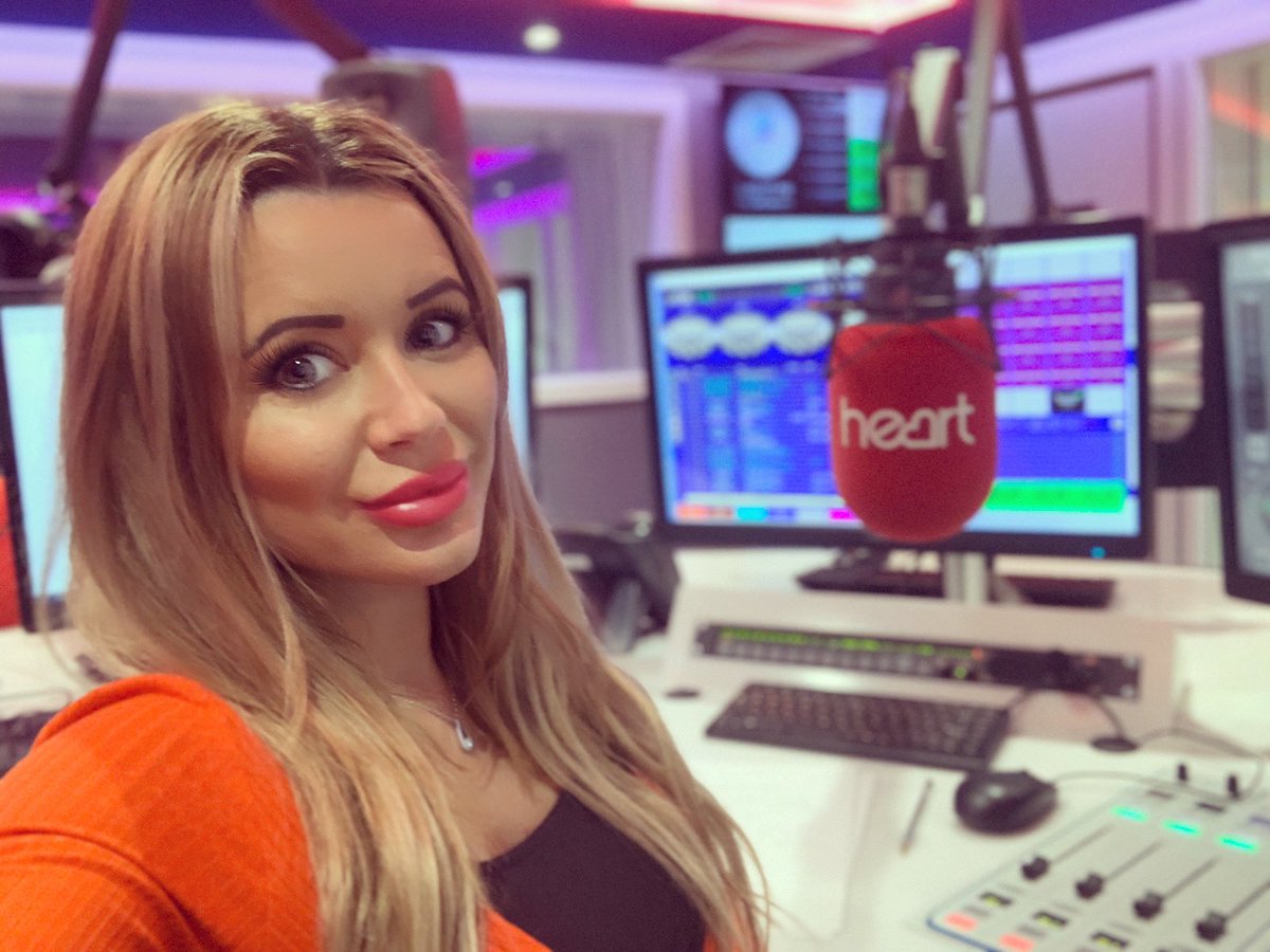 DjZoeKelly's tweet photo. Last one before I hand u back over to superteam @des_clarke & @jenniferreoch
Here 4-7pm 🎧🎙
It’s fridaaay almost the weekend, even though everyday has felt like the weekend for the past fortnight!!! @thisisheart
#heartscotland #radio #presenter https://t.co/esZ9U2edlo