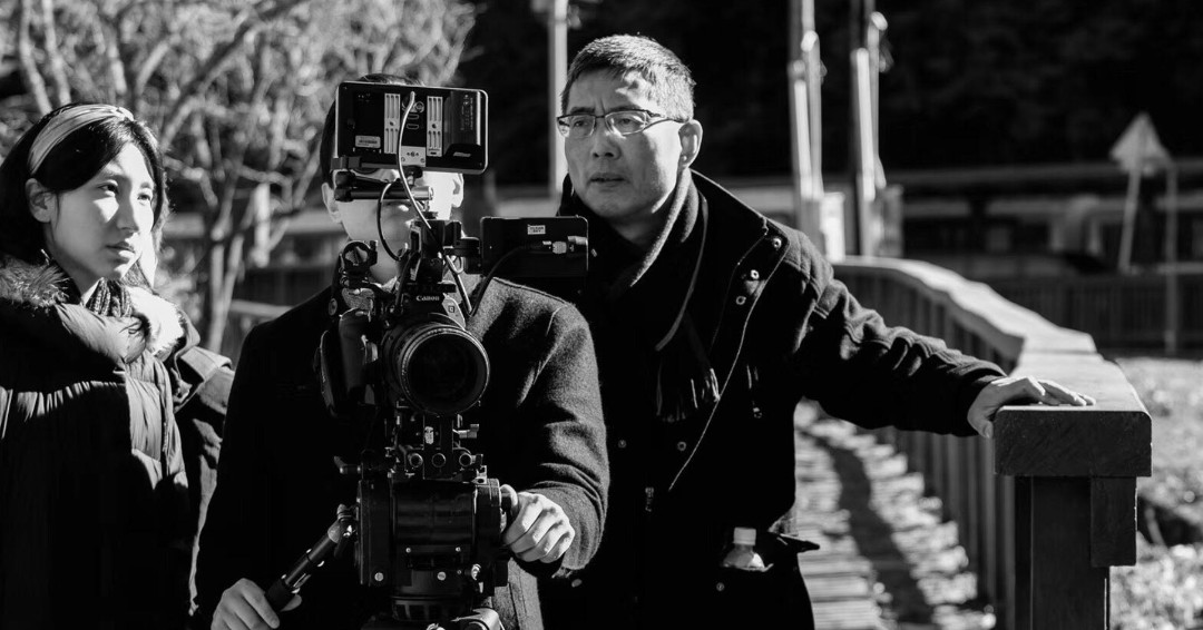 CamHarvard's tweet photo. Professor Eugene Wang, founding director of CAMLab, and the production team shooting on location for "To The Moon" in Taiwan

#tothemoon #liuguosong #film #cinema #documentary #chineseart #arthistory #art #painting #ink #spaceage #pioneers https://t.co/Dwqg1LXqHF