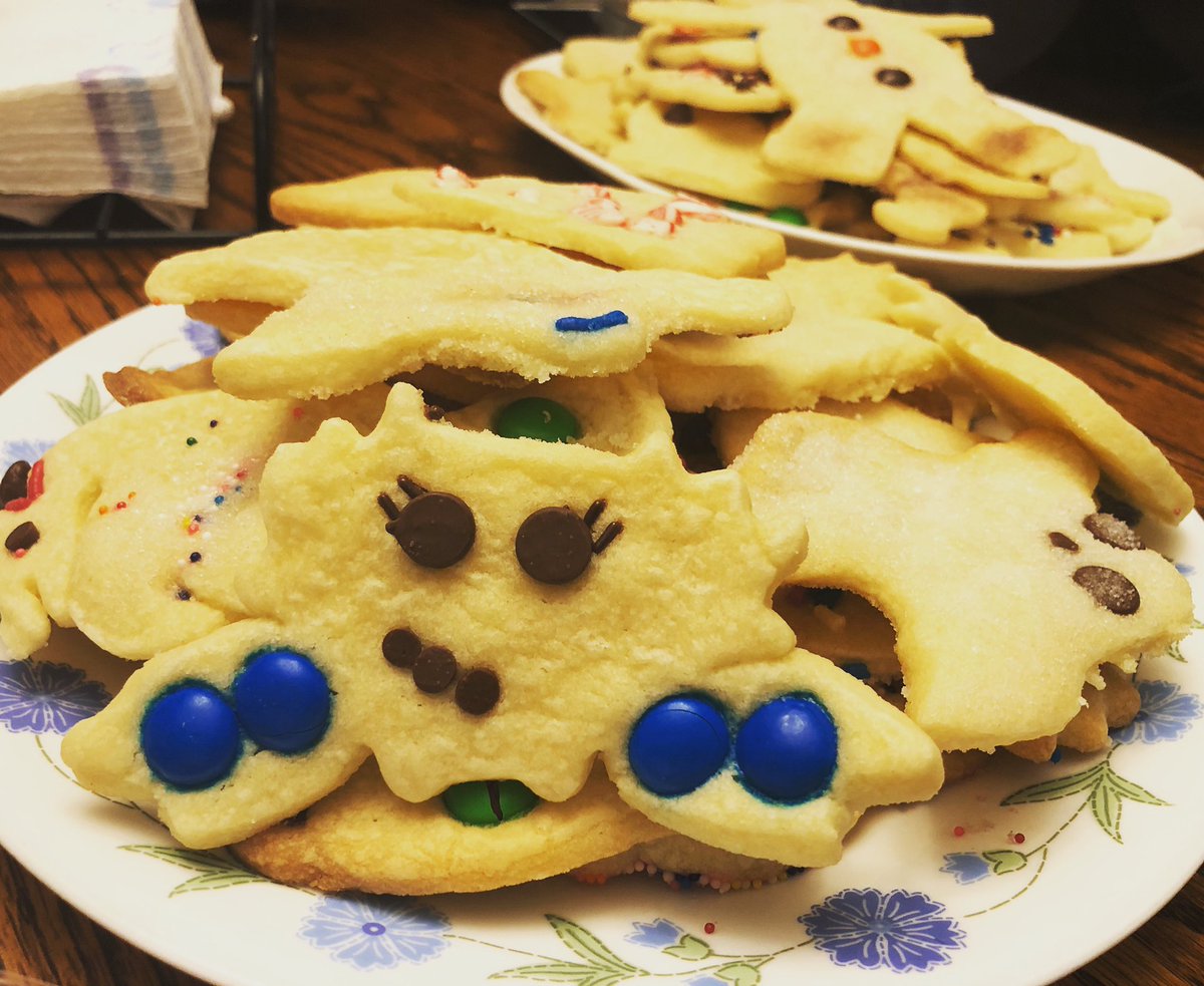 OpenWindow_CR's tweet photo. Who’s still celebrating Christmas? Or at least baking cookies and enjoying the light of the Christmas tree. #7qt https://t.co/ei7Pw7Y0Bf https://t.co/8Vuh1BoqHn