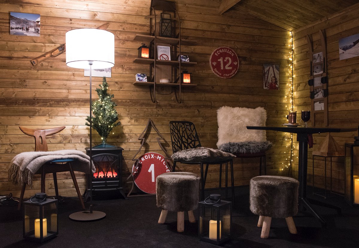 Rendez-vous this weekend at the Chalet of the Patio Etoile to discover a real mountain spirit in the heart of Paris ! 😍

<a href="/MeridienEtoile/">Le Meridien Etoile</a> @LeMéridienHotels <a href="/SerreChe_FR/">☀️Serre Chevalier Vallée Briançon ❄️</a>