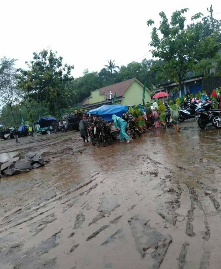 Khoirul__Umam's tweet photo. Lihat giat foto sahabat-sahabat kami di Kec Musuk-Tamansari, Boyolali ini apa sih yang kepikiran? https://t.co/WjAPtt7di8