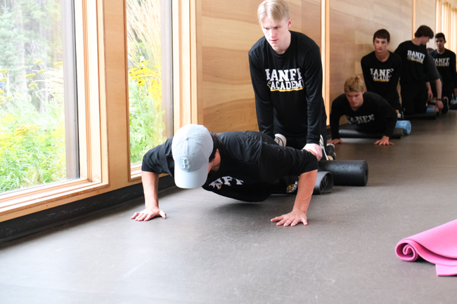 BanffHockey's tweet photo. With all of the holiday festivities over, it's time to start getting back into tip-top shape! 2020 is here and the Banff Bears are ready to take on the New Year! 💪🏼

📸 Tara https://t.co/WVlENfQpxo