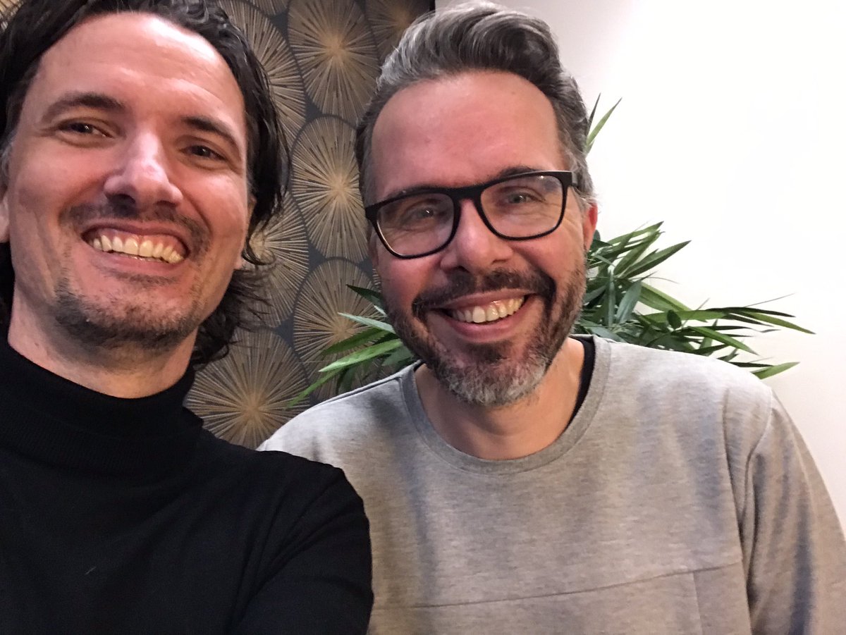 AlleTijdPodcast's tweet photo. @Leeuwenhart1975 @robinvr78 Ik ben blij met de gesprekken. Energieke club mensen. 
Heel blij! Nu onderuit zakken. https://t.co/oDhVxgvv7w