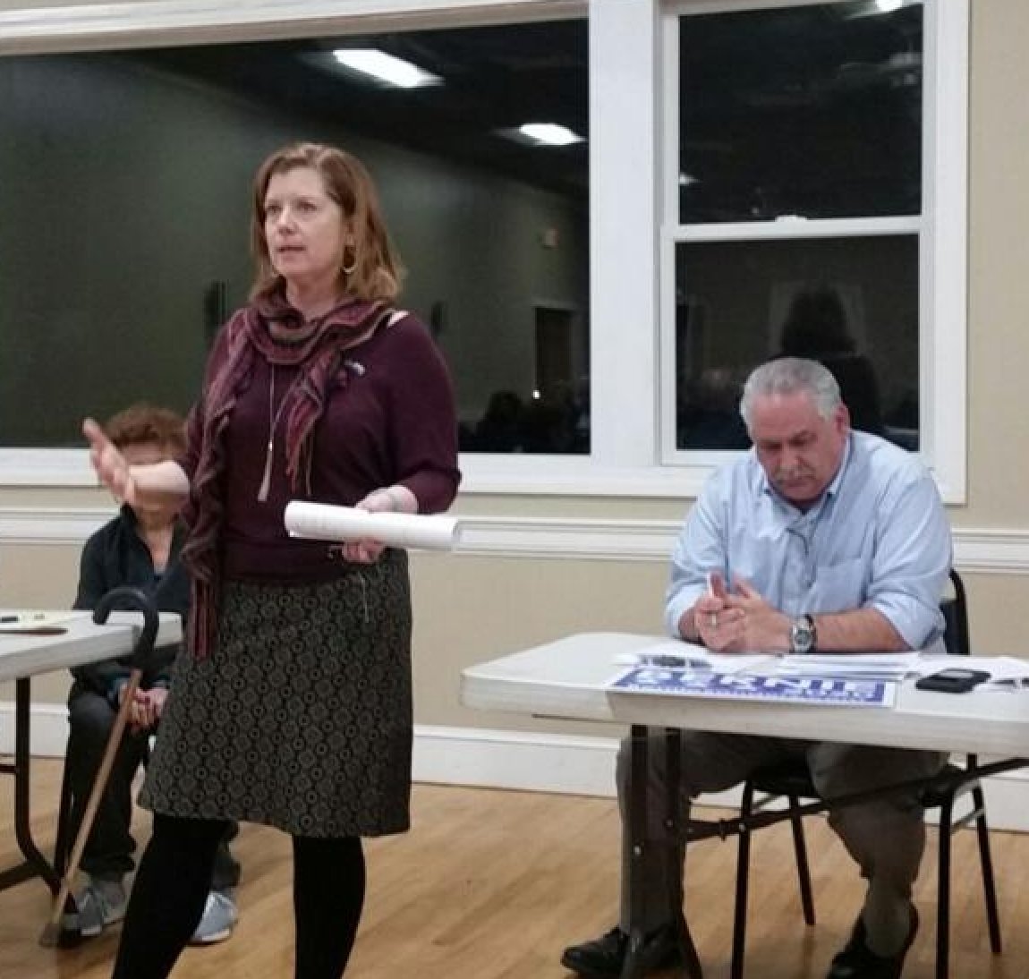 Kathleen Cleary discusses canvassing for Elizabeth Warren signatures, as Eric Gemunder waits to discuss Bernie Sanders signatures at yesterday's HTDC Presidential Petitioning Night. Thanks Tim Swanson for organizing!