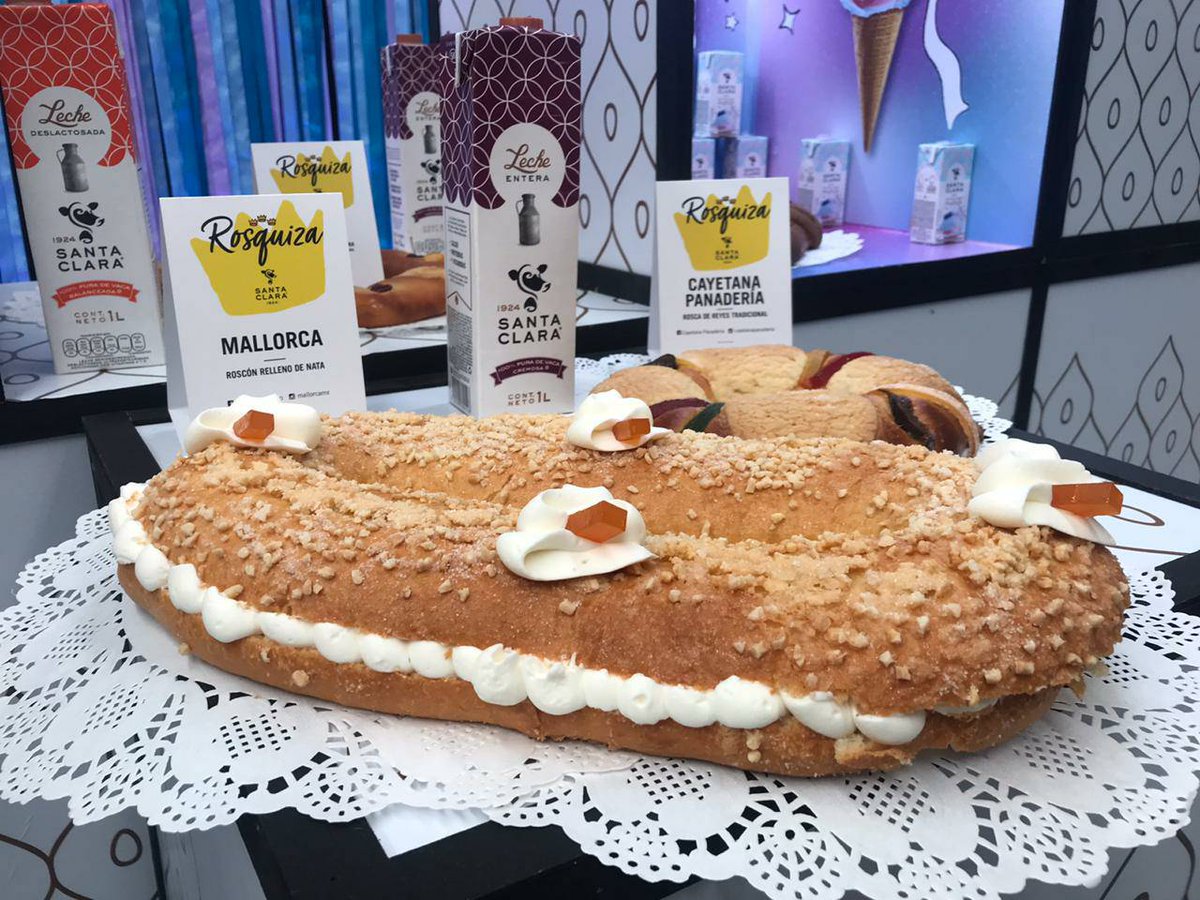 TravelTimesPlus's tweet photo. Se realiza la ya tradicional #RosquizaSantaClara donde degustaremos 29 roscas de reyes provenientes de 17 panaderías de la #Cdmx y San Miguel de Allende, acompañadas de chocolate preparado con leche Santa Clara, una combinación perfecta.
#TTinforma #foodieviajero
#SantoMomento https://t.co/jySKEz1dZ0
