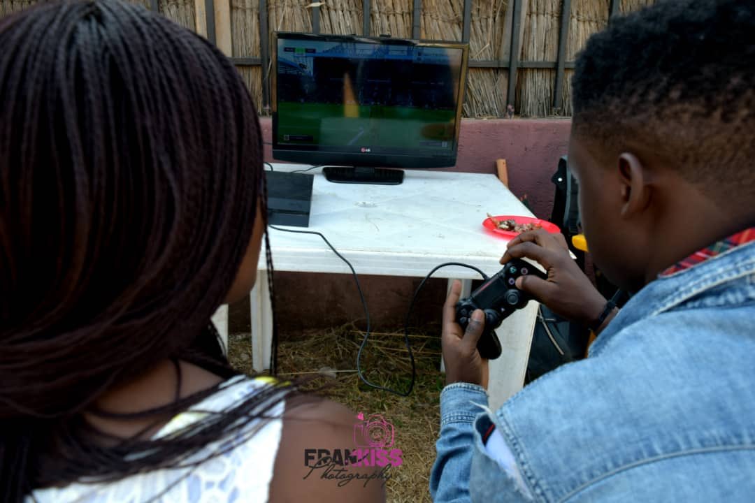 9_11_90s's tweet photo. Games, beautiful people and mad fun🥰😍🤩🙌🏽😎
This was from the last #JosTwitterHangout
Are you ready for the next? https://t.co/6ysAyFPj7H