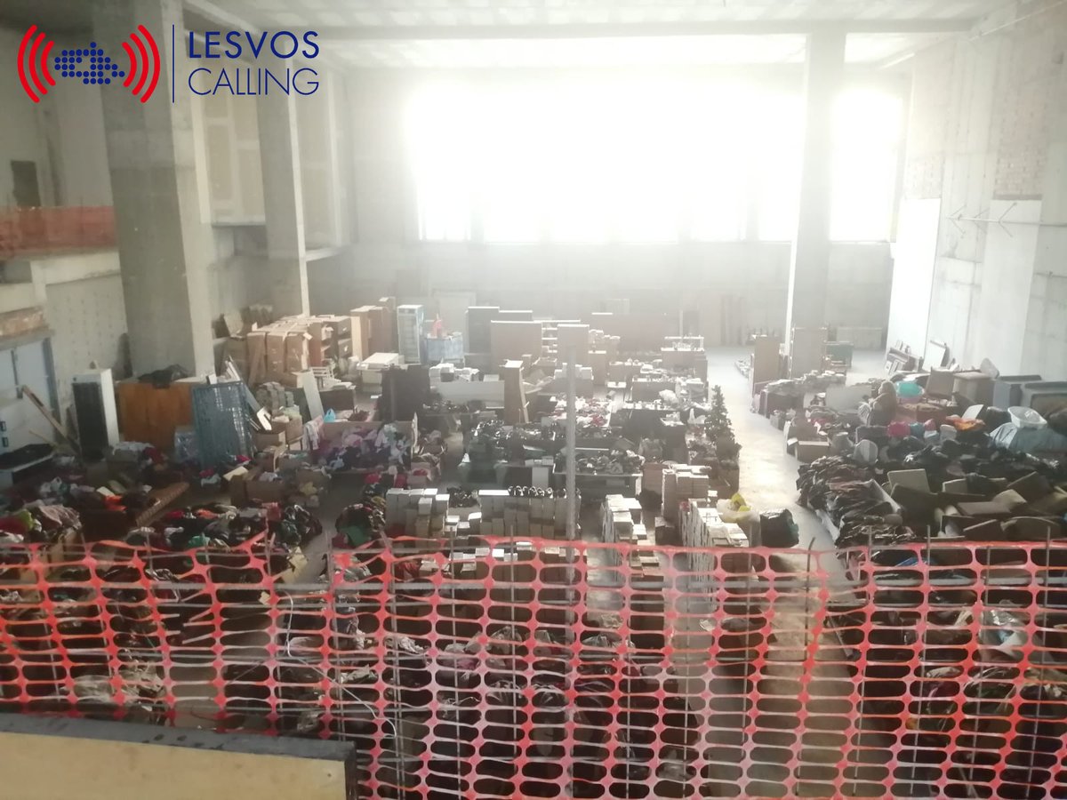 CallingLesvos's tweet photo. #lesvoscalling - Atene.
Il furgone con indumenti e scarpe invernali ha fatto tappa al Pireo per consegnare il materiale all'ONG ateniese Humanitarian Bank che si occupa di senzatetto.
I kit igienici verranno invece portati e consegnati al campo di #Moria sull'isola di #Lesvos https://t.co/ZGSTrnZf8x