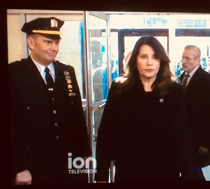 TommyBayiokos's tweet photo. Kicking off 2020 with smacking new episode @BlueBloods_CBS tonight on CBS! ...#CastEnsemble #TommyBayiokos #GormleyStandIn #FrankReagansFinest #NYPD @greekcitytimes #DrumAce #PlayGloria https://t.co/Vqi4xOS69n