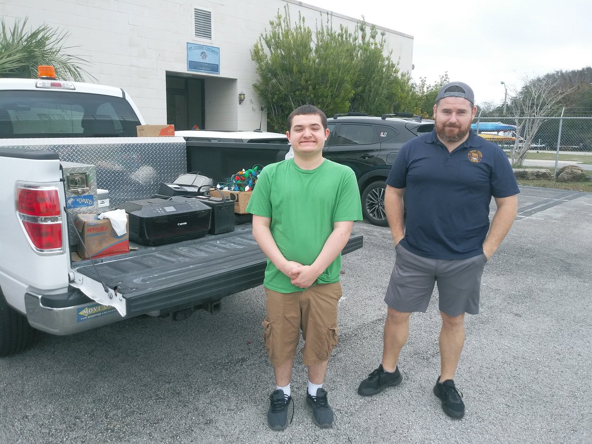 SjthsC's tweet photo. Students from the Academy of Coastal &amp; Water Resources partner with the County and City to collect residential cooking oil and recyclable electronics. #protecting the environment @SJCSD @ctesjcsd https://t.co/XAhLwlxggd