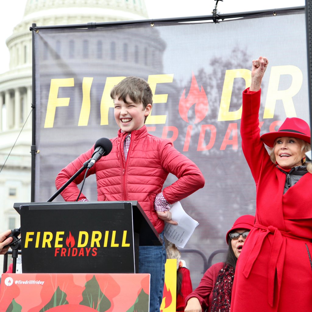 FireDrillFriday's tweet image. Today @IainLoveTheatre returns to #FireDrillFriday. His New Year’s resolution: stop using plastic. What is your New Year’s #ClimateResolution?