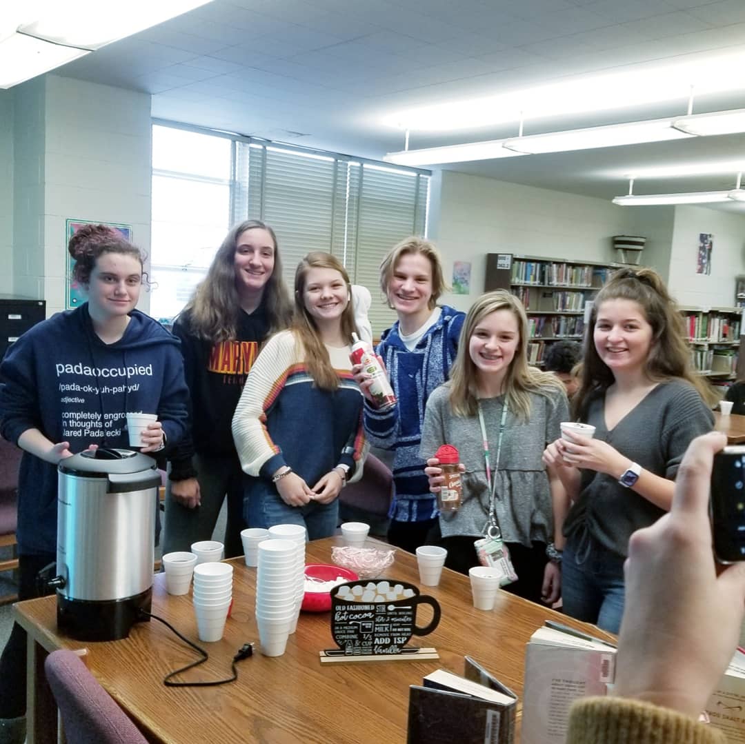 HDHSLibrary's tweet photo. One of our FAVORITE days in the library: Dystopian Book / Cocoa Tasting!! 🍫☕📘
#ourhcpslibrary #highschoollibrary #librarylife #yalover #dystopianfiction #dystopianbooks #hdgreads #warriorlibrary #librariesoftwitter https://t.co/YxbdYY53z8