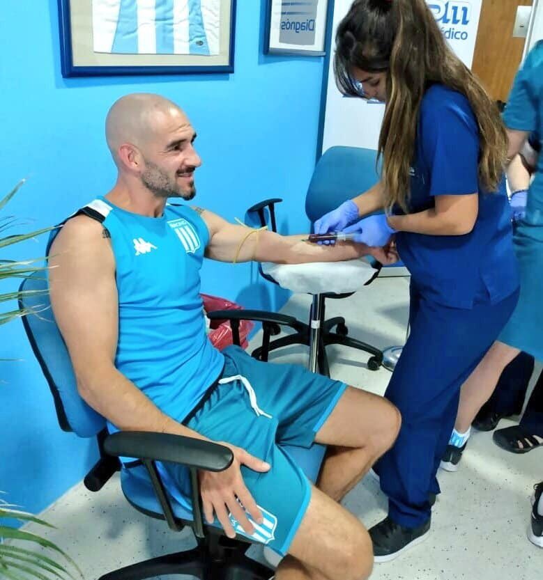 Los jugadores y Cuerpo Técnico 😂 se hicieron los chequeos médicos en Ezeiza