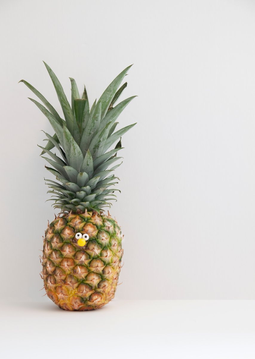 Toute la team vous souhaite une merveilleuse année 2020 remplie de grands et petits bonheurs au quotidien 🎉 Et qu'elle soit fructueuse 🍐🍍 En parlant de fruits, vous êtes plutôt team ananas ou team poires ?! 🤔 swll.to/RGSGetE #Happy2020 #BeFruit #Nantes