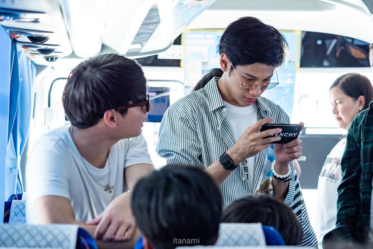 iiitanami's tweet photo. พี่สิงทำไรอ่ะ...
เซลฟี่กัน...
😙 https://t.co/G7f0xuIS0c
