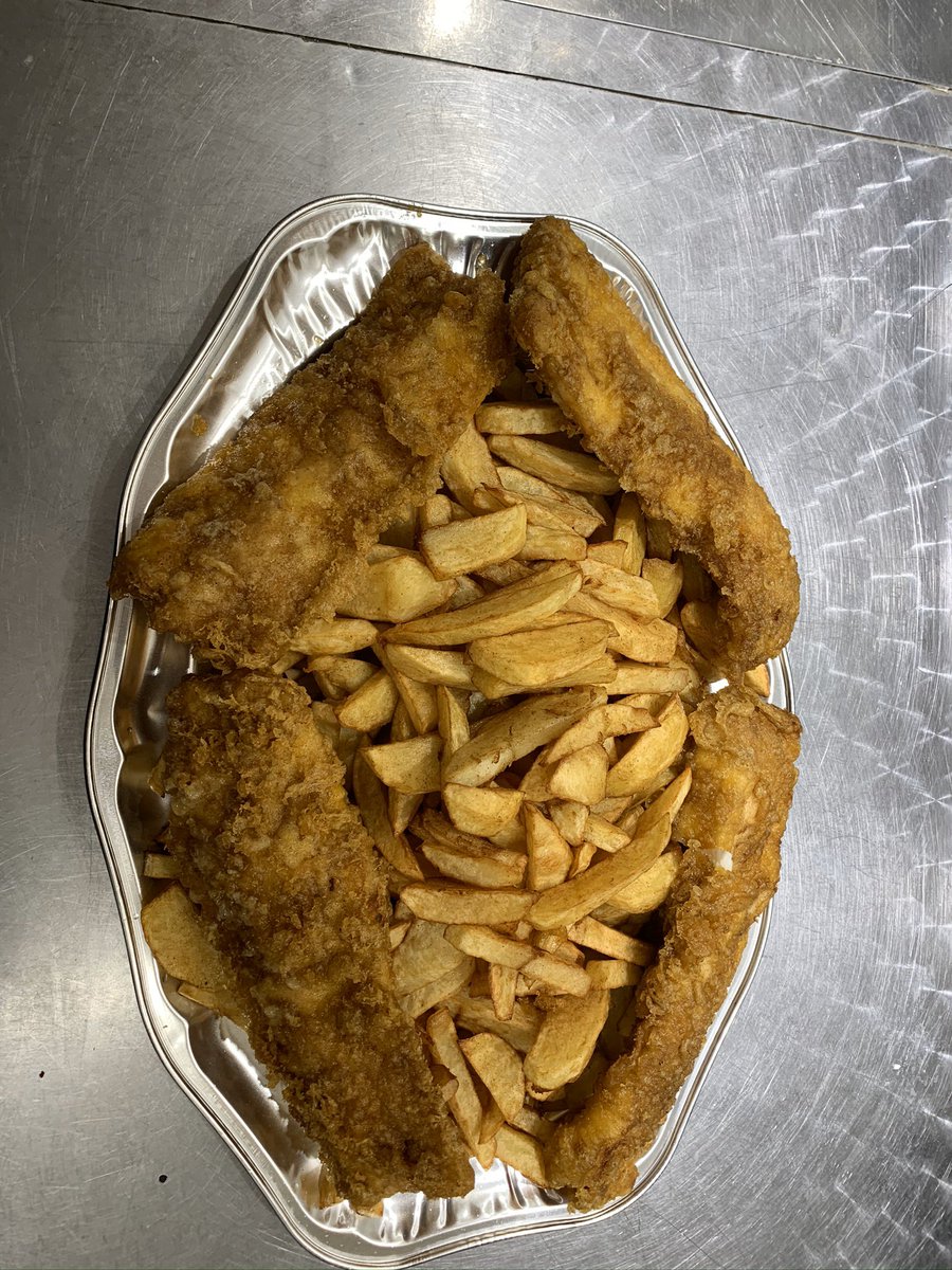 fishmychip's tweet photo. #fishandchips platter from the van @fishmychip for #locals https://t.co/LQTbdVARW1