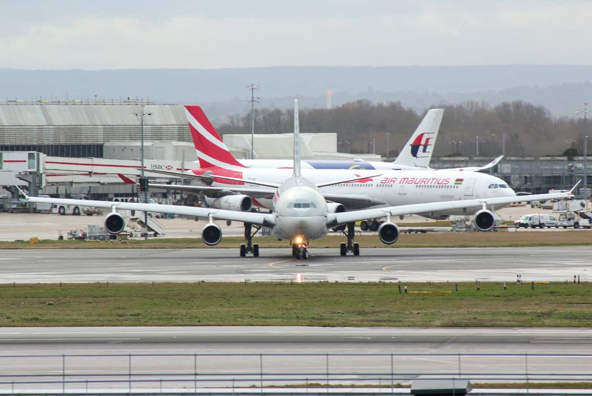 AviationMitch's tweet image. Qatar Airways Emiri Flight #A340-211 A7-HHK seen taxiing to Runway 27R for Departure this Morning from London Heathrow to Doha.  Nice to see an A340 especially a 200! (Notice the Air Mauritius in the background too!) @HeathrowAirport @qatarairways @airmauritius #VIPflight #emiri