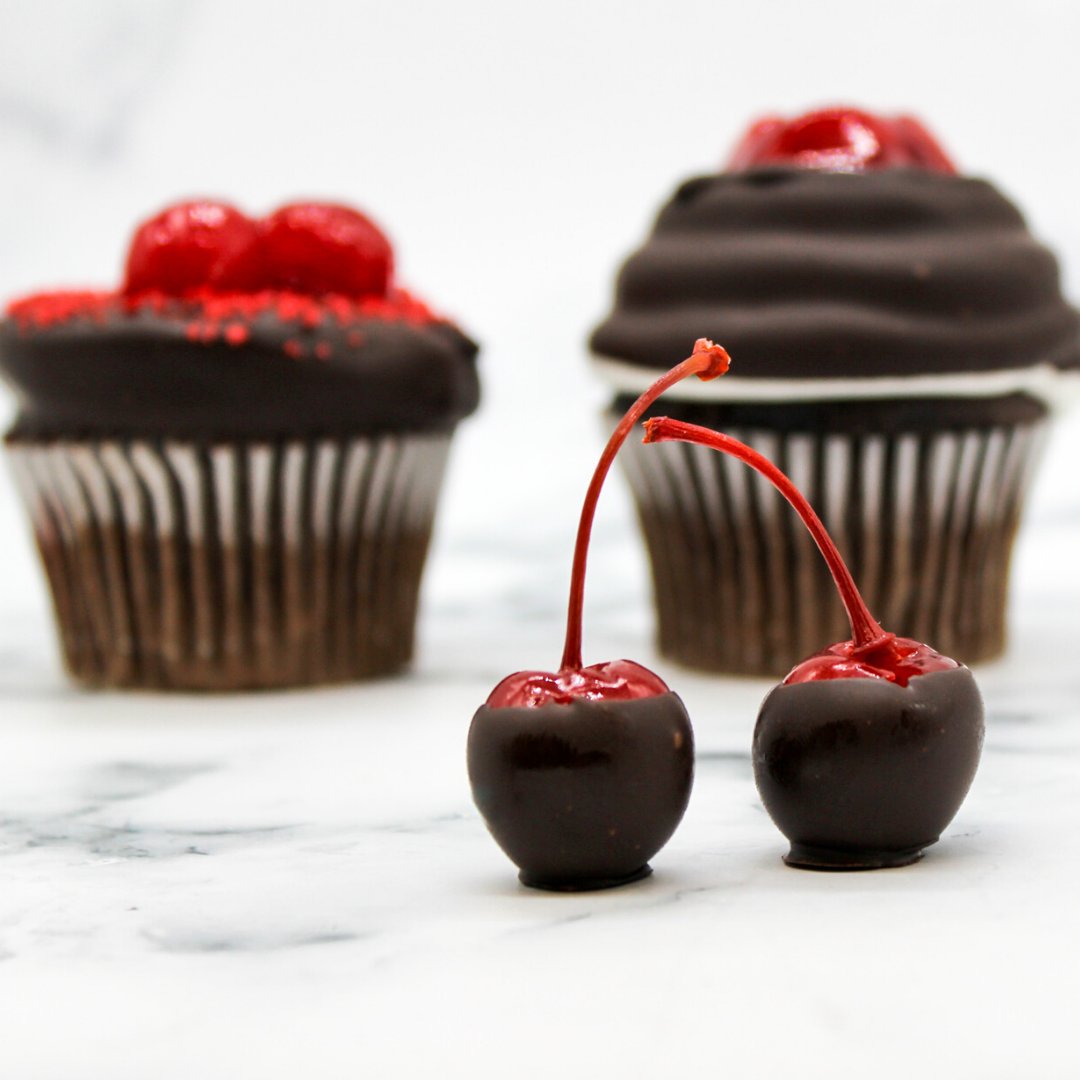 BRILLinspires's tweet photo. Now serving up something cherry sweet! 🍫🍒 #ChocolateCoveredCherryDay 

#brillinspires #bebrilliant #nationalchocolatecoveredcherryday #chocolatecoveredcherriesday #cherryfilling #cakedecorating #cupcakes #chocolate #dessert #chocolatecupcake #cakedecorator #cakelove #cherries https://t.co/7ewb9T73fm