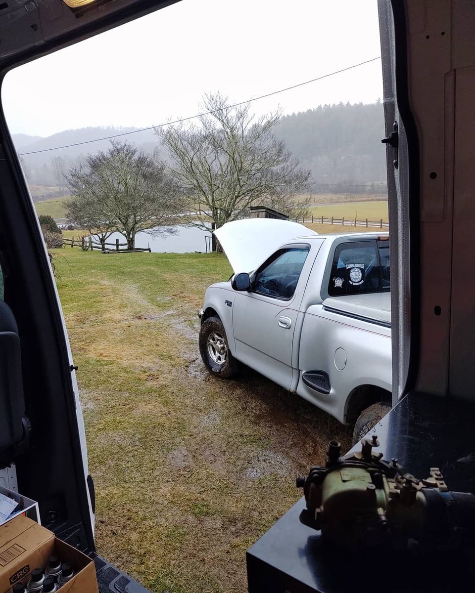 steves_mobile's tweet photo. A bit damp today but still a great view from my office window. #ford ecu needed a little help after taking a dip in the pond. 
#mobileautorepair #mobilecarrepair #technician #diagnostics #electricalrepair #maintenance #enginerepair #asecertified #cashiersnc #cullowhee https://t.co/XbvffLoLZm