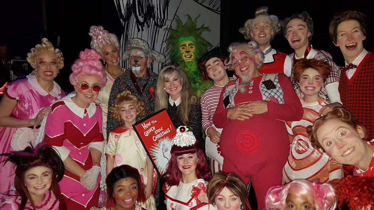Thank you <a href="/jenkins_sue/">Sue Jenkins</a> for opening <a href="/GrinchMusicalUK/">The Grinch</a> this evening! 🎄