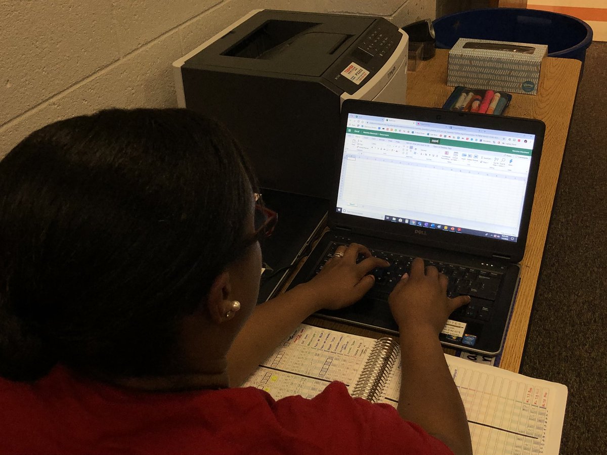 SachelleD's tweet image. Check out @swm_merchant building her #Microsoftform from a #microsoftexcel document! Way to go! #onslowdlt #AVIDtudeSW