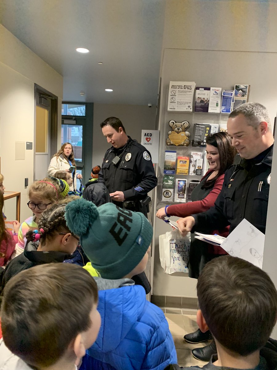 Dzsdynamos2's tweet image. Great walk to the station to deliver some things to the people who help keep our schools safe and make a positive impact on our students!  Thank you West Goshen Police Department!  We hope the snowman soup is a nice treat! @FernHillES @Dzsdynamos2 @MrsJordan108 @WestGoshenPD