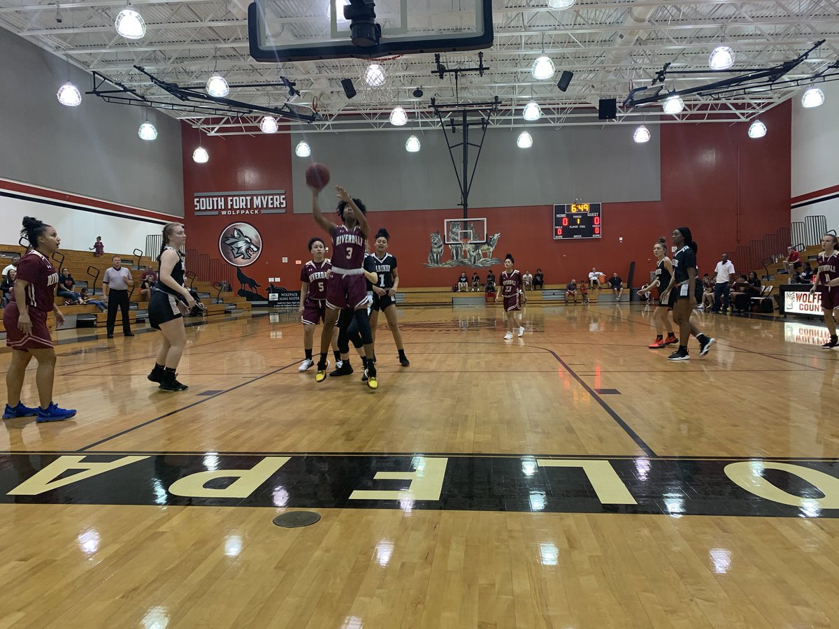 SFMHSWolfpack's tweet photo. Girls Championship Game @MarinerTritons vs @RaiderAthletes #NewYearsHowl https://t.co/pcRt2JKJzN
