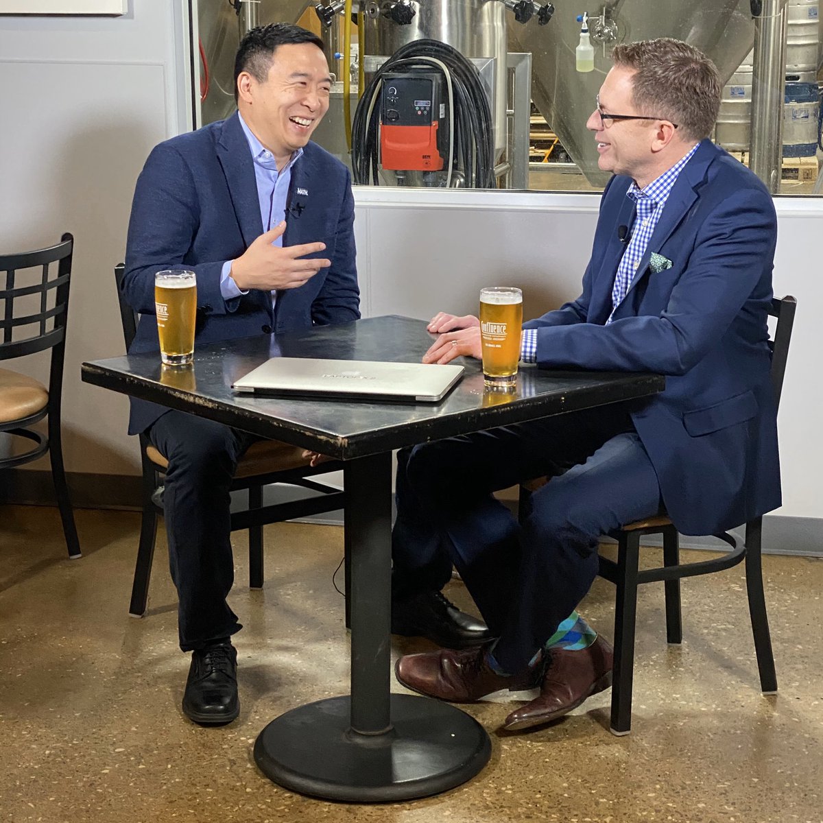 erickmsanchez's tweet image. We’re back in Des Moines where @idaveprice and Andrew Yang are sitting down discussing how many Iowans would love to share a beer with Andrew...so they are!