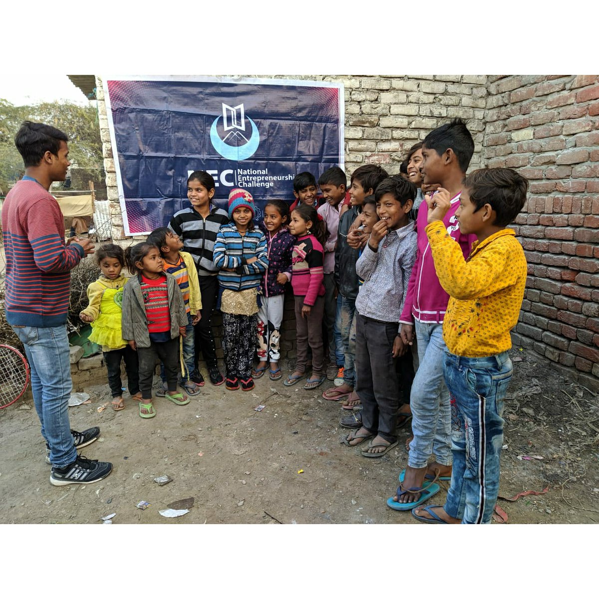 ecell_ietagra's tweet photo. 4th day of field trip, Our E-Cell IET Agra has conducted a field trip in the nearby village Dhandhupura.
#ecellietagra
#instituteofengineeringandtechnologyagra https://t.co/8sFV1B1dFy