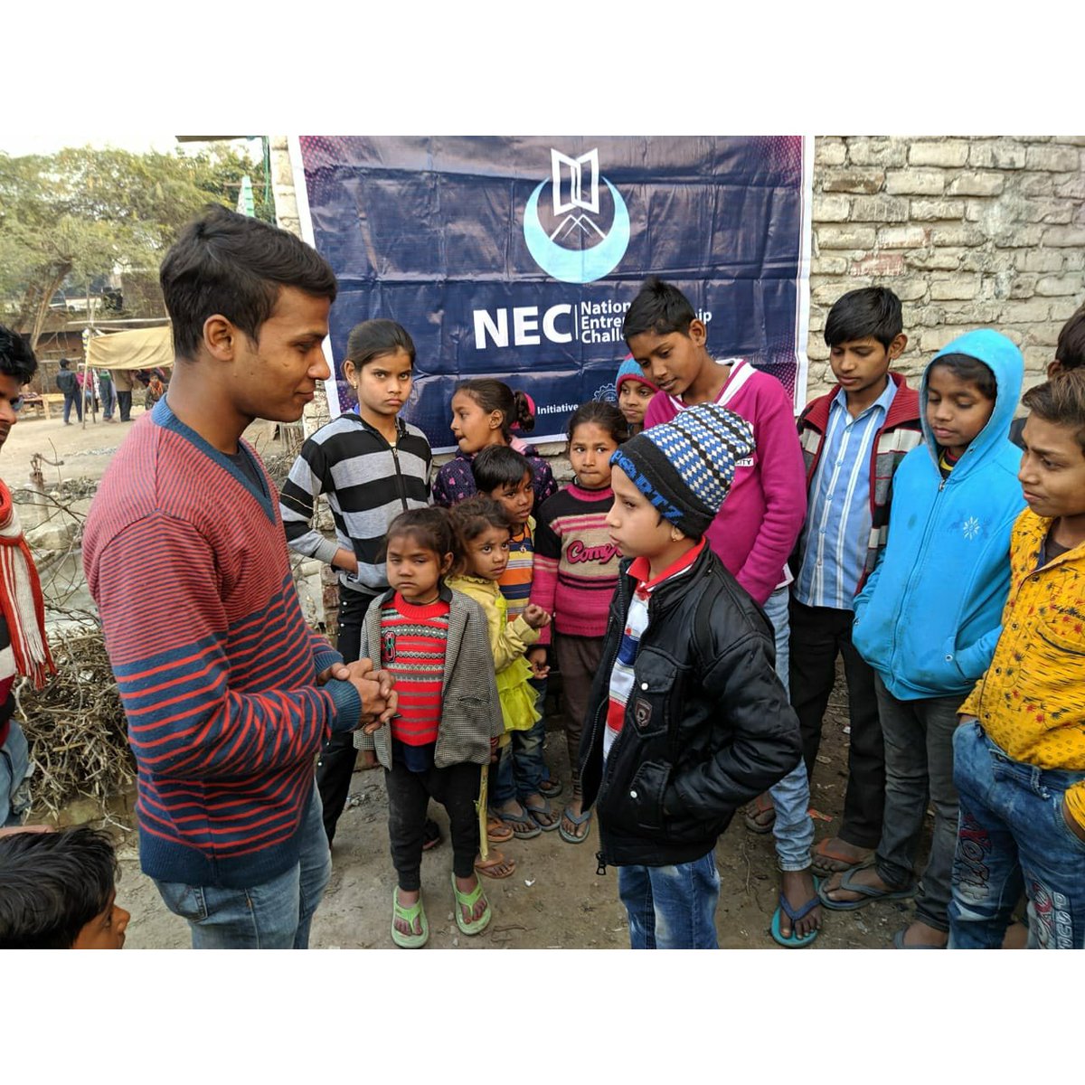 ecell_ietagra's tweet photo. 4th day of field trip, Our E-Cell IET Agra has conducted a field trip in the nearby village Dhandhupura.
#ecellietagra
#instituteofengineeringandtechnologyagra https://t.co/8sFV1B1dFy