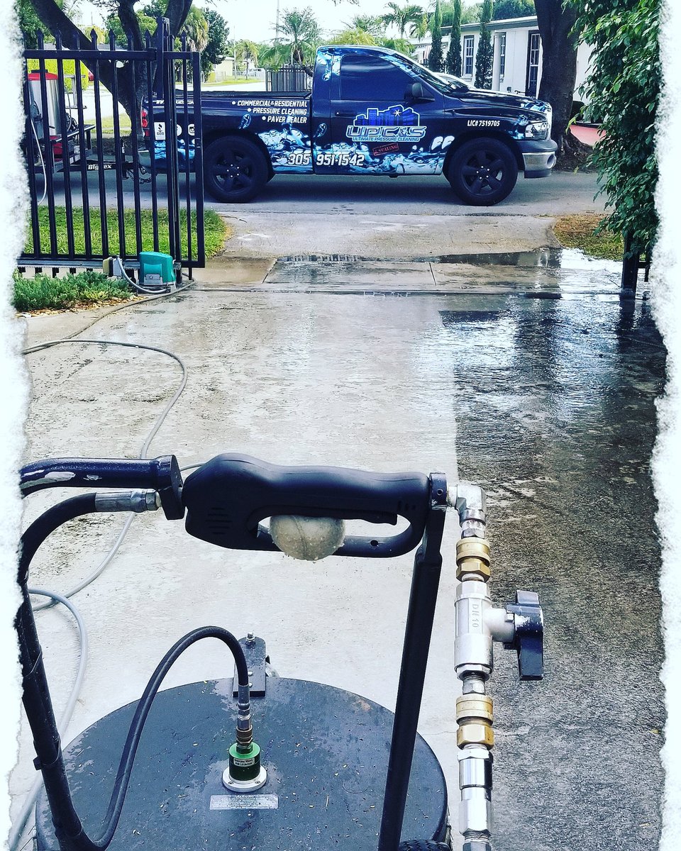 Upcands's tweet photo. 🚨🚨🚨 Driveway Cleaning | Rated #1 Cleaning Service In Miami | Licensed &amp; Insured | Same Day Quotations | Fast Scheduling | Call or Text For a Free Estimate 305-423-8252 | Or Fill Out Our Estimate Form at https://t.co/Y44Oj2UHFf #pressurecleaning #pressurewashing #paversealing https://t.co/kfZSVuoNEl