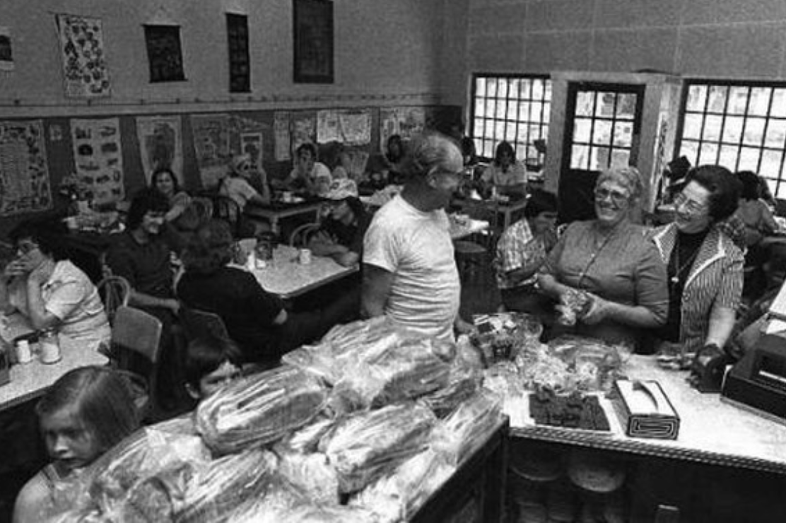 overtonsquare's tweet photo. Old-school Overton Square fans! We're looking for Overton Square pics from the '70s &amp; '80s to chronicle all the fun that's happened at Overton Square over the years. 📷 Send your pics to info@overtonsquare.com &amp; we'll include it in our official history. ✌️#ilovememphis https://t.co/QQleoXYB54
