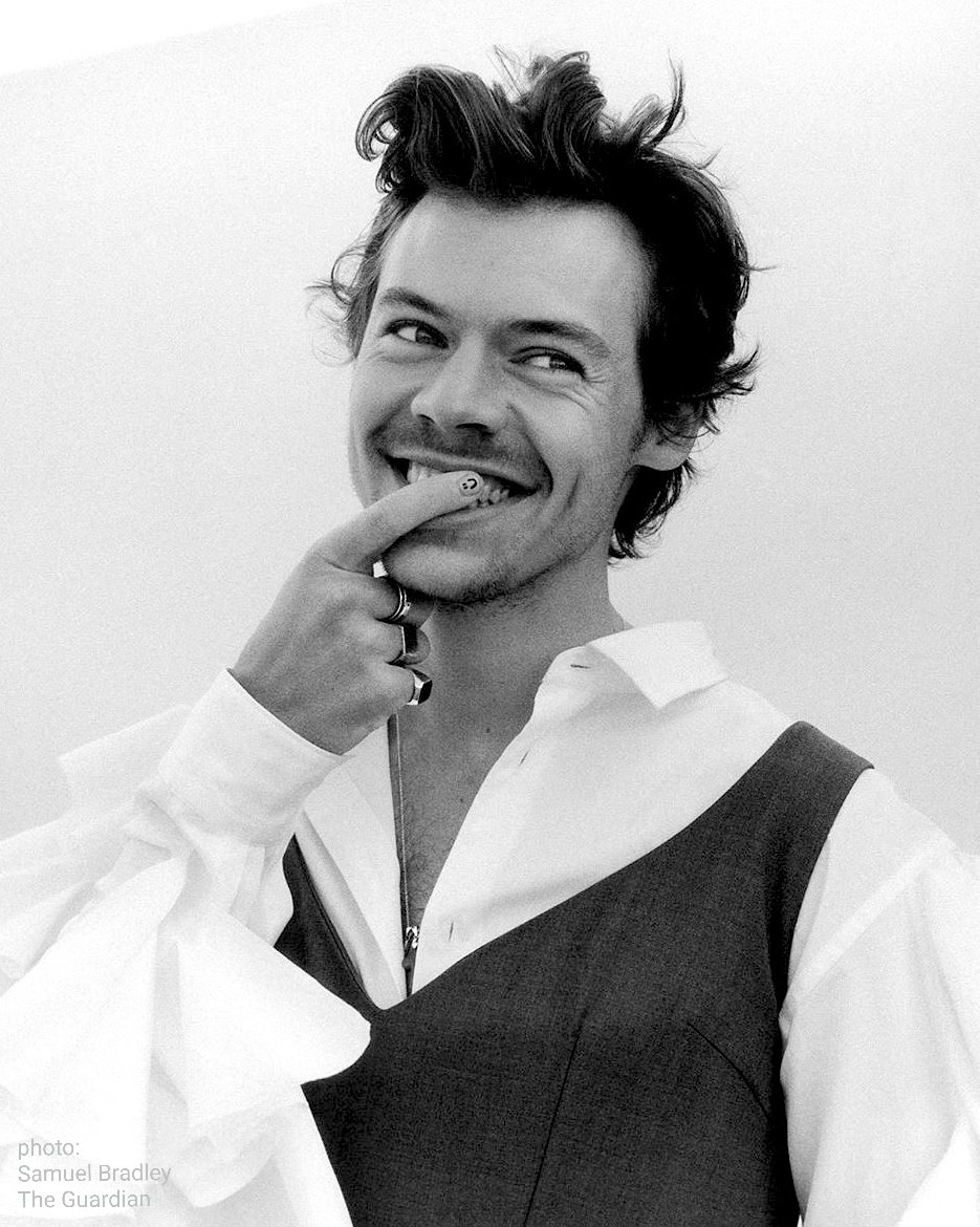 TheHSCharts's tweet photo. 🇦🇪 iTunes United Arab Emirates:

#1. 'Falling' by Harry Styles

*1st #1 on iTunes! https://t.co/z49ROtOjbw
