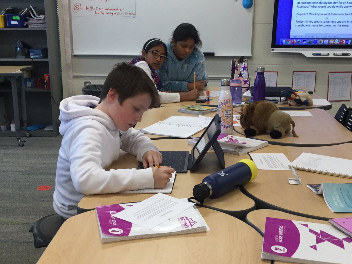Katzmarek4's tweet photo. Working on projects in class. https://t.co/bXJWerRGoK