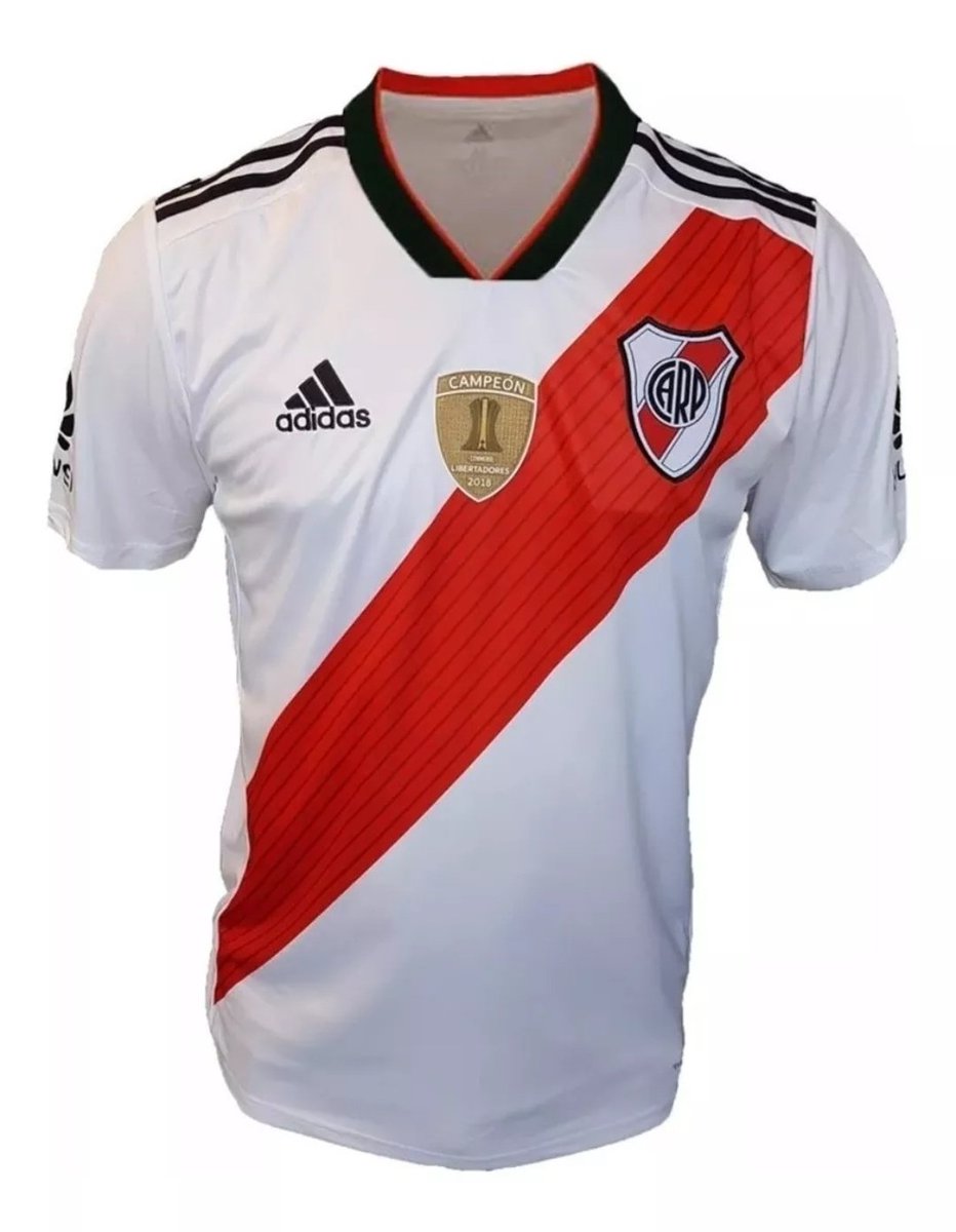 PoliticaEnRiver's tweet photo. -Dale, haceles una buena camiseta.
-Listo, mismo cuello, mismo diseño de tiras laterales, le cambio los colores y la franja, le cambio el color al adidas y le pongo el parche de camp...
-Pará boludo, tas loco? https://t.co/7B3SOsefKg