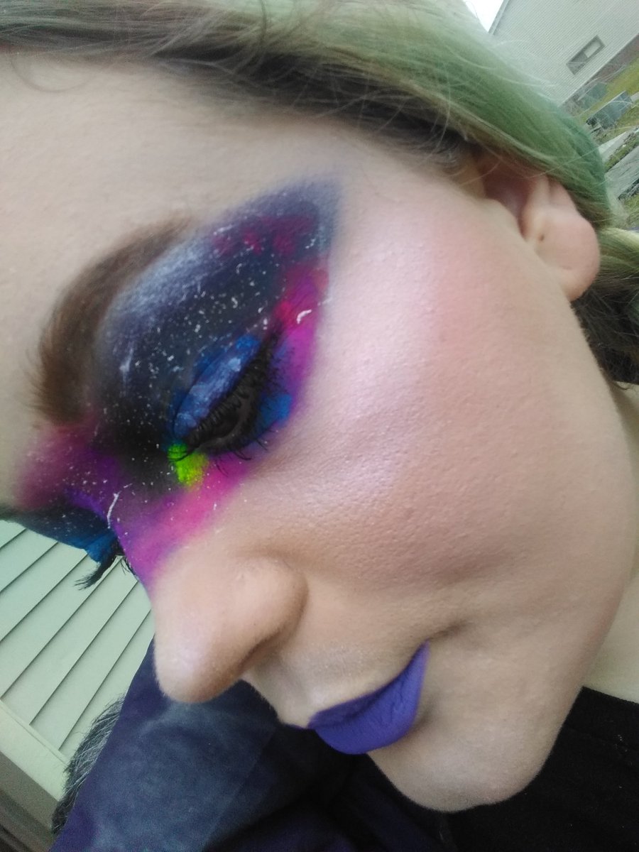 sponyboy2's tweet photo. A Galaxy mask look I did using @jamescharles morphe pallette and poison neon pigment from makeup a murder. 😋😍♥️ #makeuplook #makeup #galaxy #jamescharles https://t.co/zJWNLvpFXK