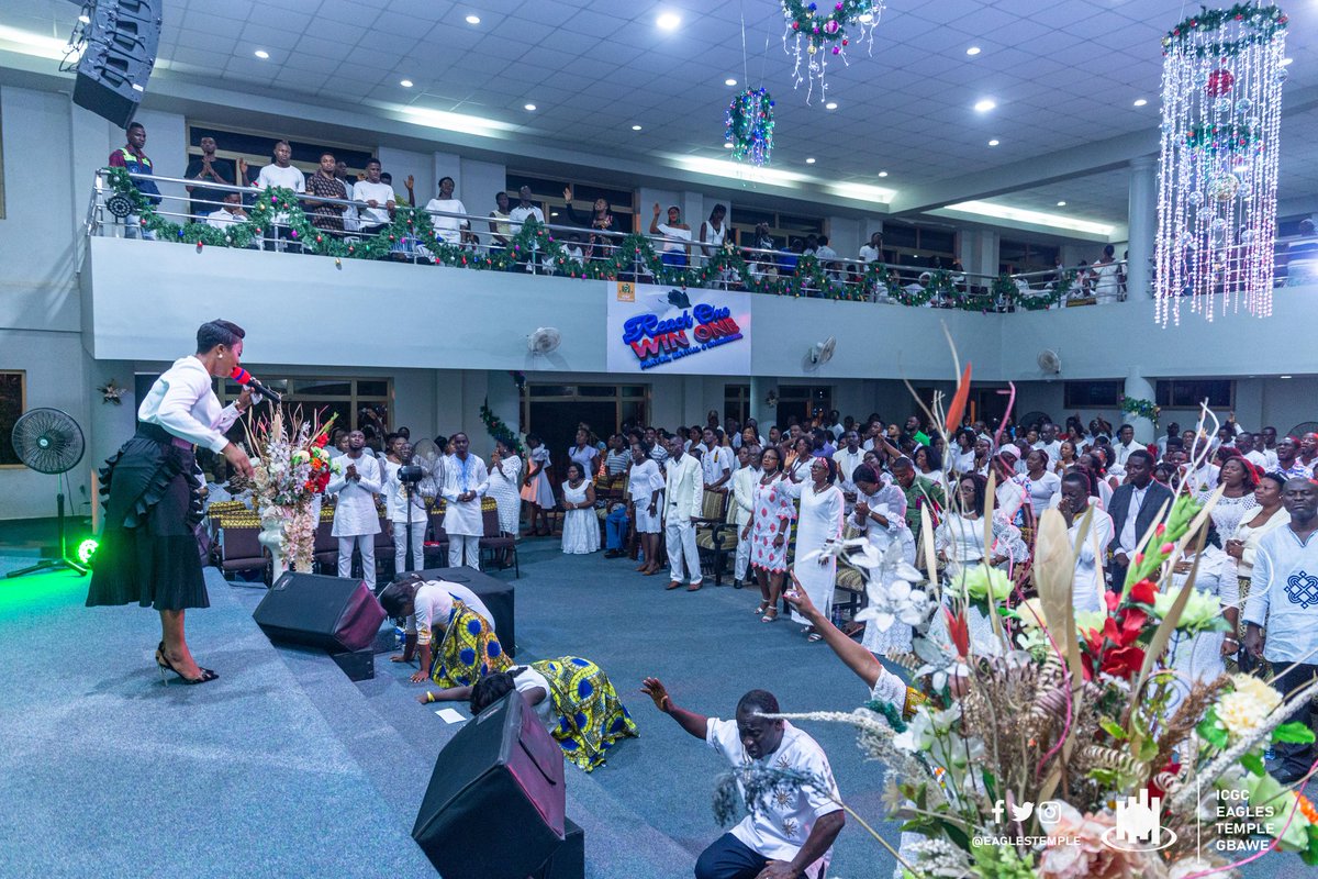 eaglestemple's tweet photo. Scintillating voice of the beautiful songstress @efegraceofficial ....
#crossover with @P_Nketia #weareICGC
#CrossOver2019 https://t.co/dN5Ykz3POg