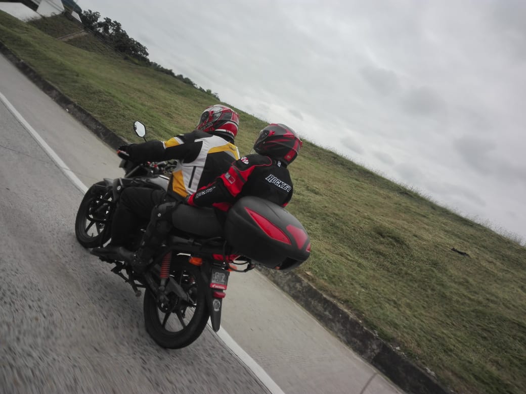mar_vay's tweet photo. Comenzamos el 2020 sumando kilómetros con amigos!!
☠🏍🍖🥩🍾🏍☠
#Vaymar 
Feliz nueva década 
GRACIAS! https://t.co/nMBFveEtrp
