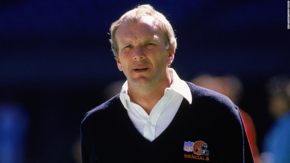 cnnbrk's tweet photo. Former NFL coach Sam Wyche dies at 74. He helped popularize the no-huddle offense and brought the Cincinnati Bengals tantalizingly close to a Super Bowl win in the late 1980s. https://t.co/jvkSGDpLuF https://t.co/0OFR6CEvFr