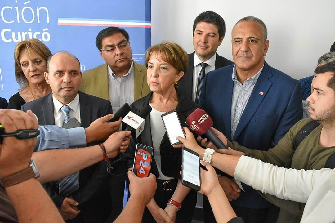 DPRMaule's tweet photo. El intendente junto a la Ministra de Transportes, el Gobernador, el Seremi, y autoridades de la región, realizaron el lanzamiento de la aplicación "Legal Taxi", está funcionará en 80 taxis de Curicó, y evitará la adulteración del antiguo dispositivo y otras irregularidades https://t.co/EB9tAK0sbI