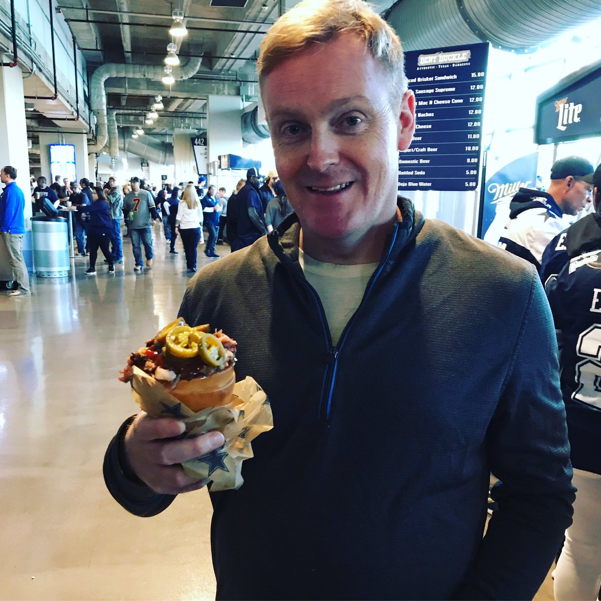 fatherhoodcouk's tweet image. New year, new me 😂. A waffle cone filled with mac and cheese, and then topped with brisket, BBQ sauce and jalapeños 👊. #dadblogger #dadlife