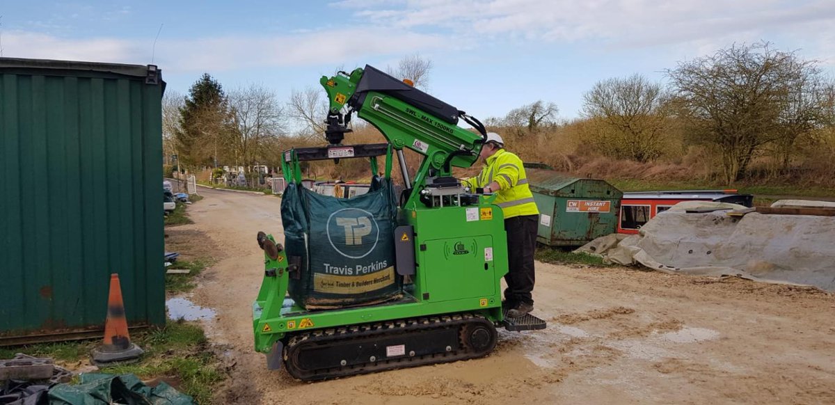 HookaMachine's tweet photo. @HookaMachine Nice start to 2020 with Canal & River Trust in Leicester using the Hooka machine to move tonne bags and pallets along the canal tow path for repair work. Thank you! #hookamachine #materialhandlingequipment #hardlandscaping #canals https://t.co/jlIZR62cS7
