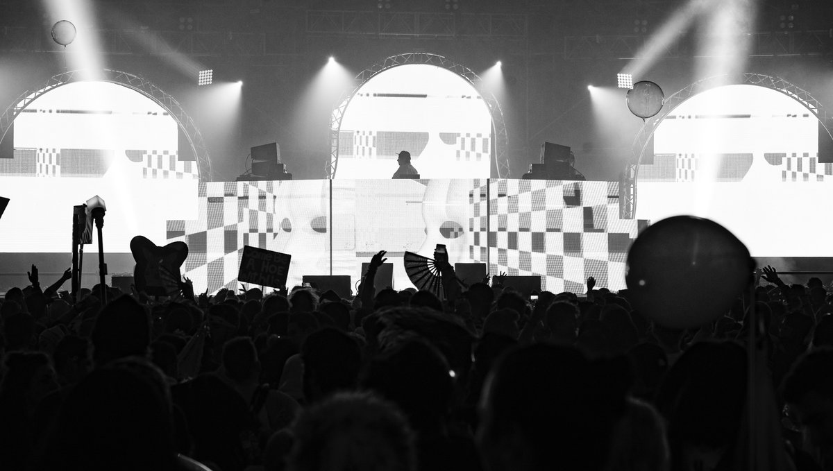 gjonesbass's tweet photo. new year's eve in arizona https://t.co/mgIfveOZkl